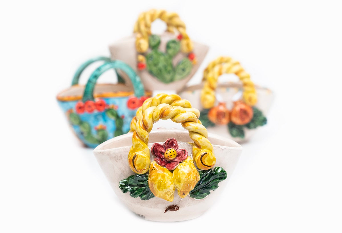 Coffa siciliana in ceramica siciliana di Caltagirone realizzata e decorata a mano dai ceramisti di Caltagirone h10cm limoni