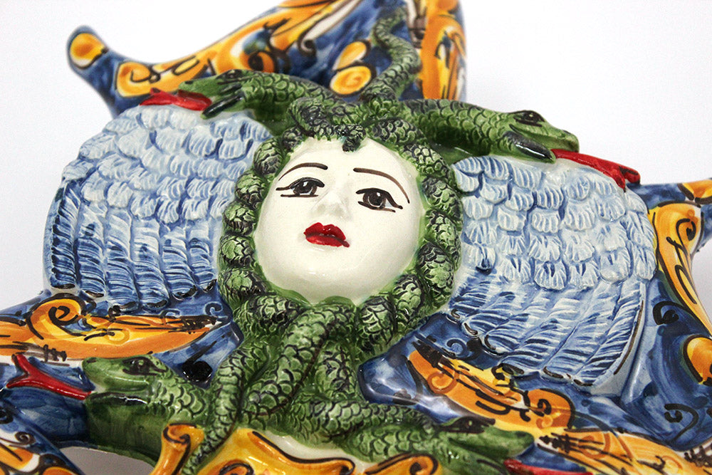 Trinacria siciliana in ceramica di Caltagirone realizzata e decorata a mano D25cm
