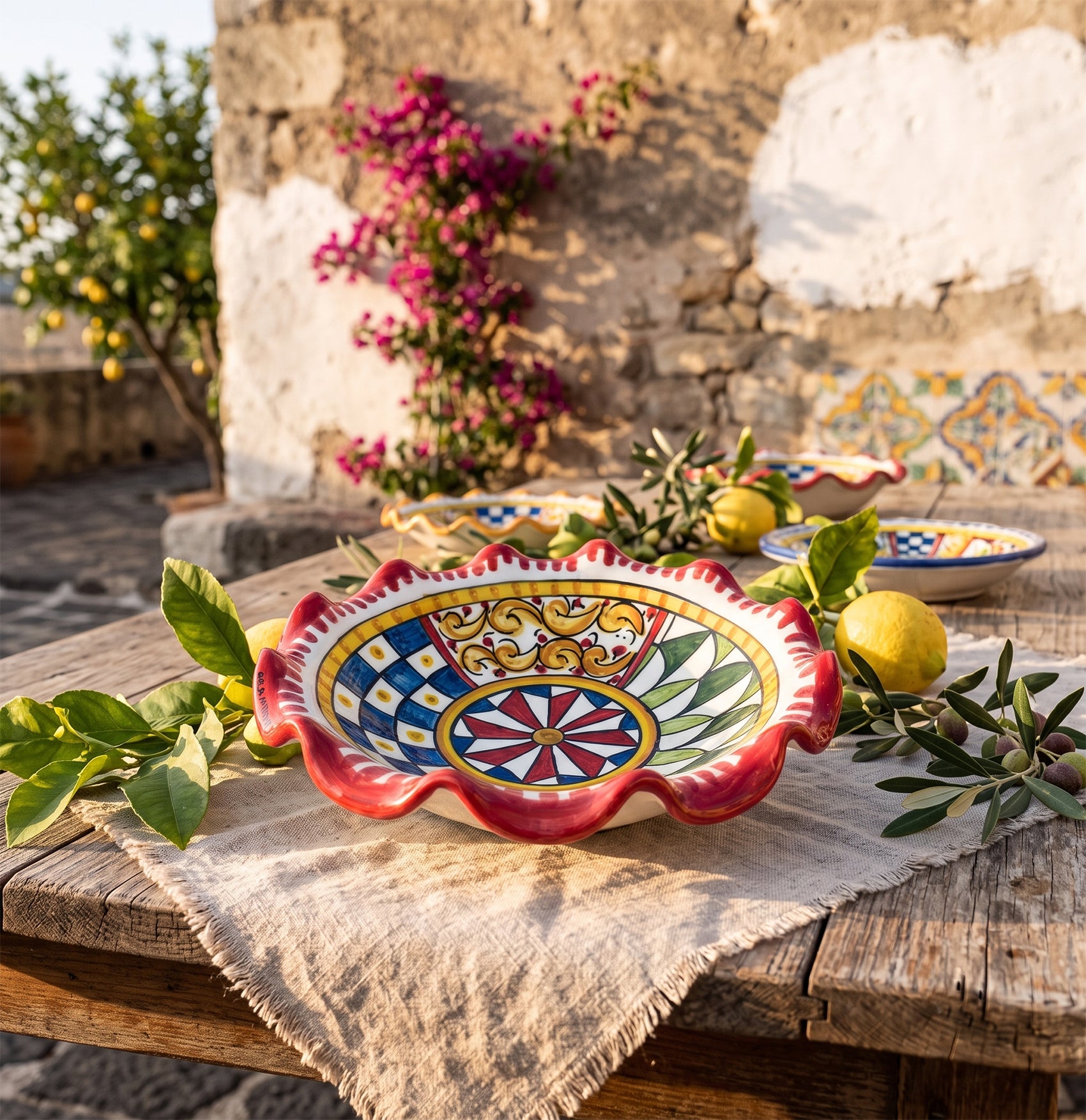 Centrotavola ciotola in ceramica siciliana di Caltagirone decorata a mano art 26