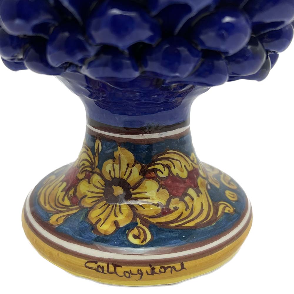 Pigna decorativa in ceramica di Caltagirone dipinta e decorata a mano blu H 25 cm