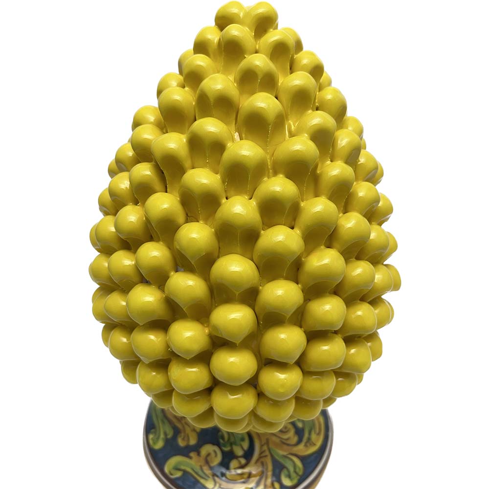 Pigna decorativa in ceramica di Caltagirone dipinta e decorata a mano giallo H 30 cm