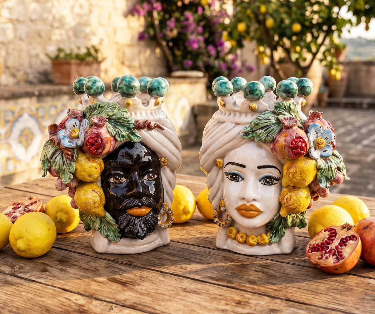 Coppia teste di moro in ceramica Siciliana di Caltagirone decorate a mano frutta H30