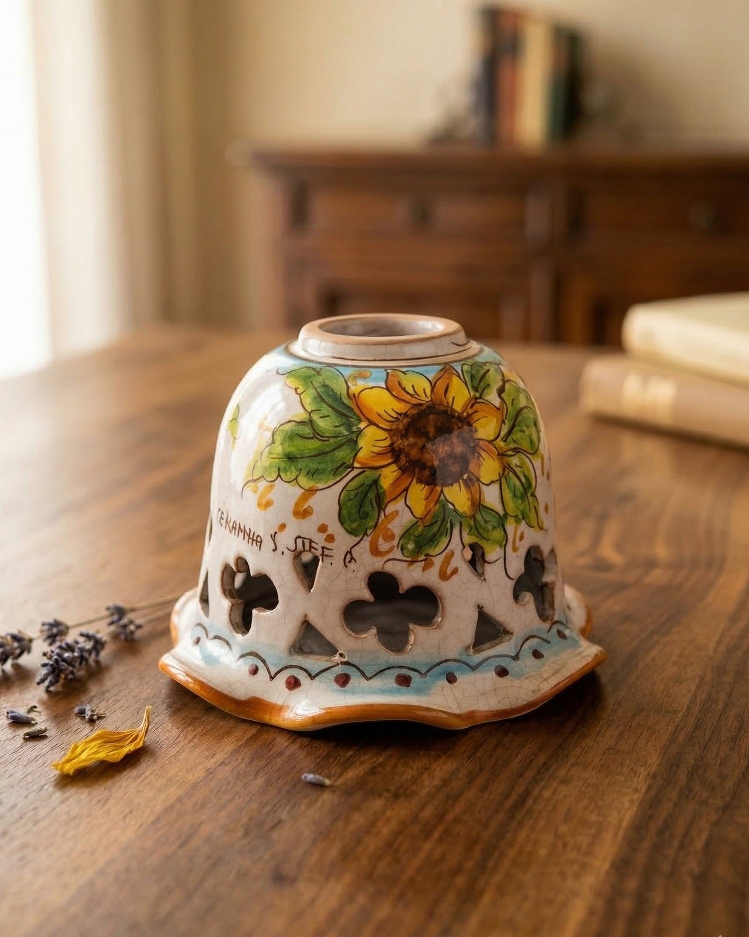 Piatto in ceramica ricambio per lampadario applique plafoniera firmato e decorato a mano dai maestri ceramisti di santo stefano di camastra decoro girasole