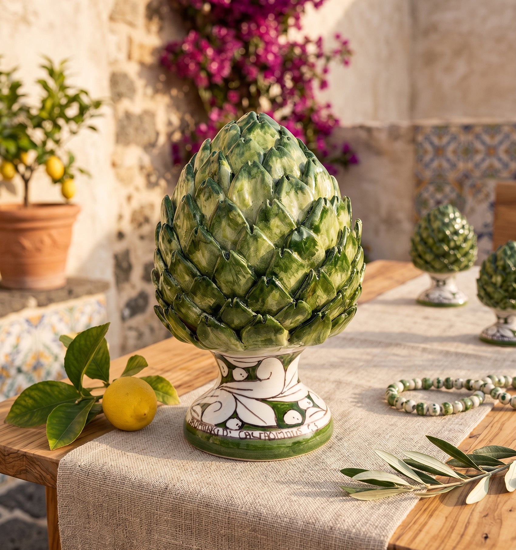 Carciofo in ceramica siciliana di Caltagirone decorato a mano verde H20