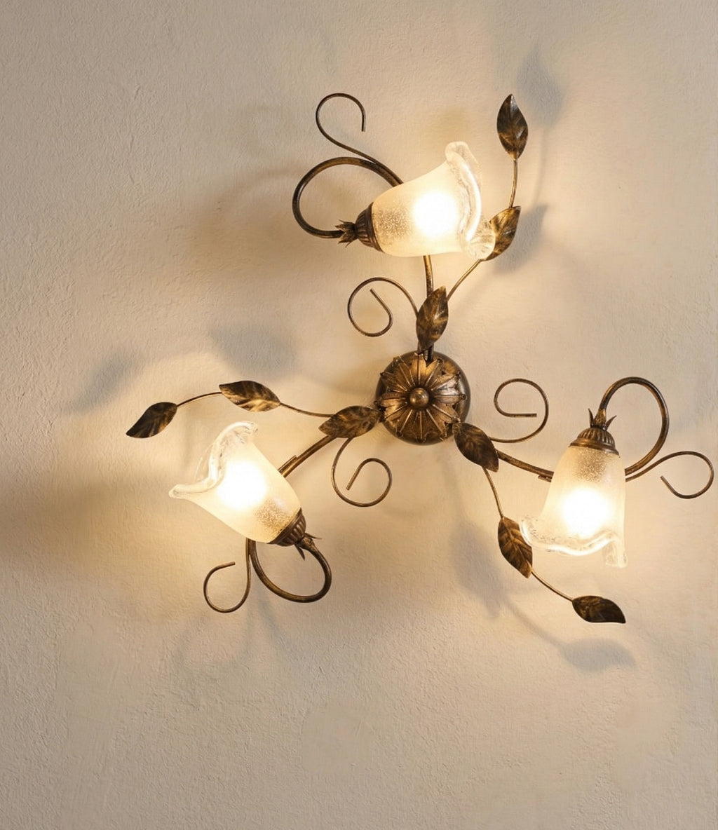 Plafoniera da soffitto classica a 3 luci in ferro battuto e vetro realizzata e decorata artigianalmente coll. cox