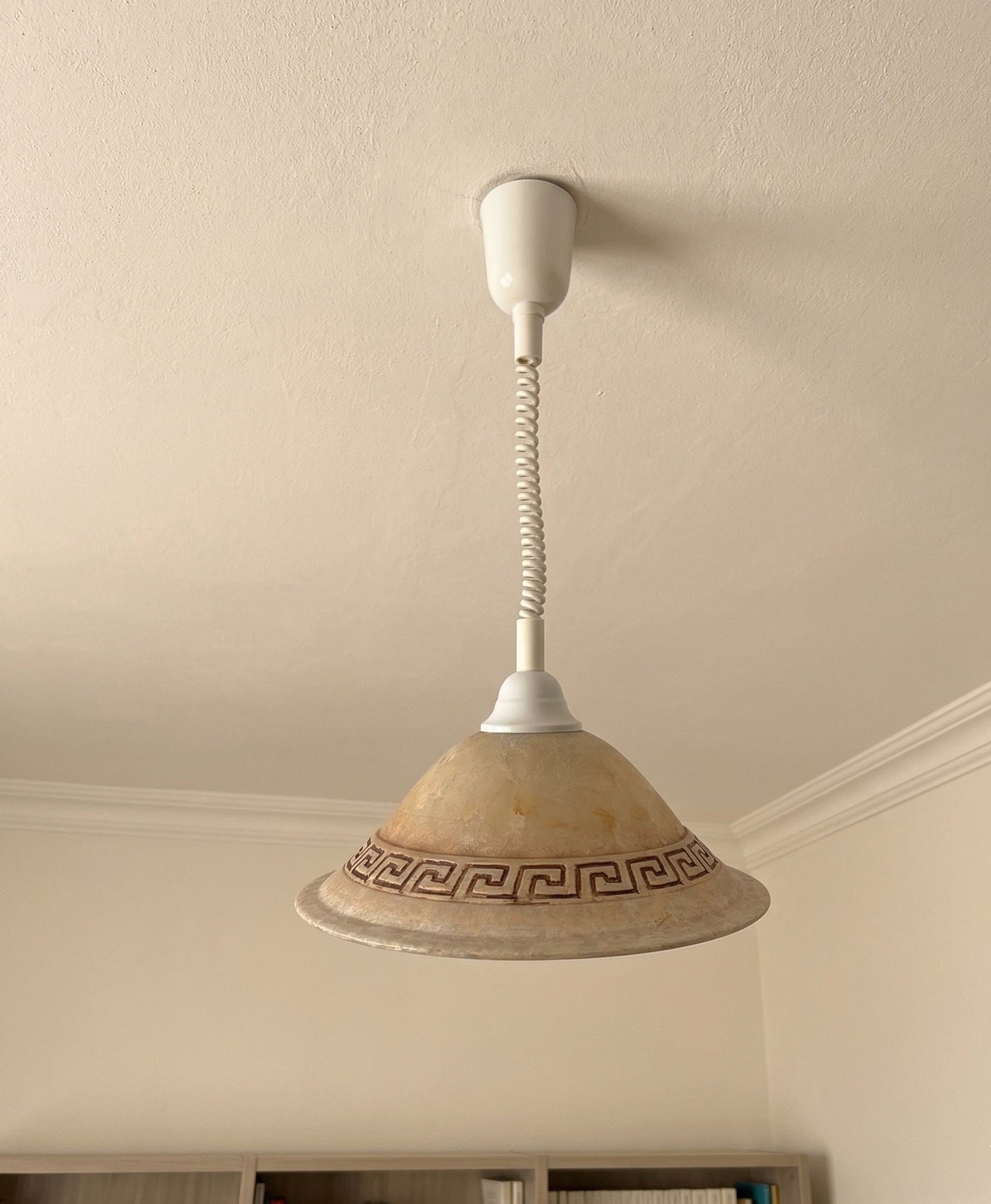 Lampadario a sospensione 1 luce saliscendi con diffusore realizzato artigianalmente coll. greca (DIAMETRO 40 CM)