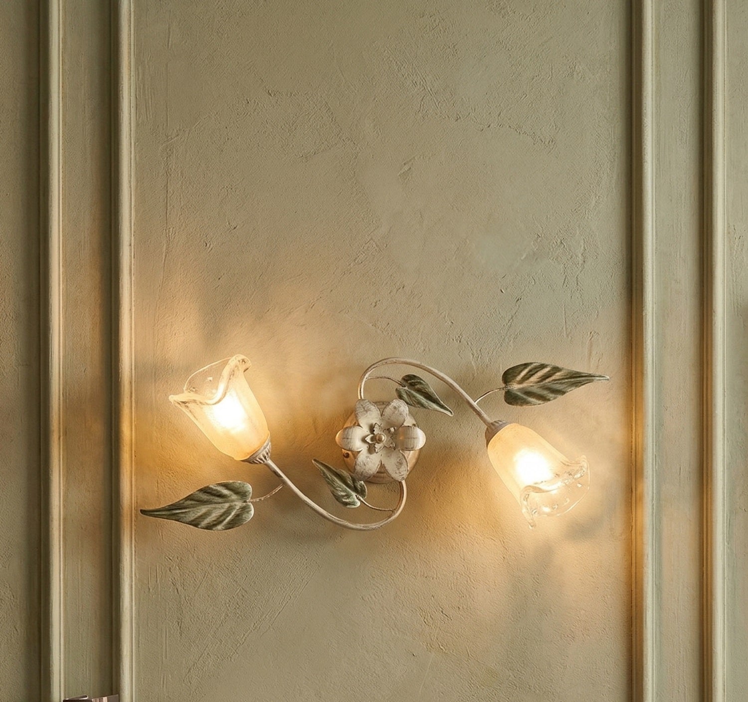 Plafoniera da soffitto classica a 2 luci in ferro battuto e vetro realizzata e decorata artigianalmente coll. steven