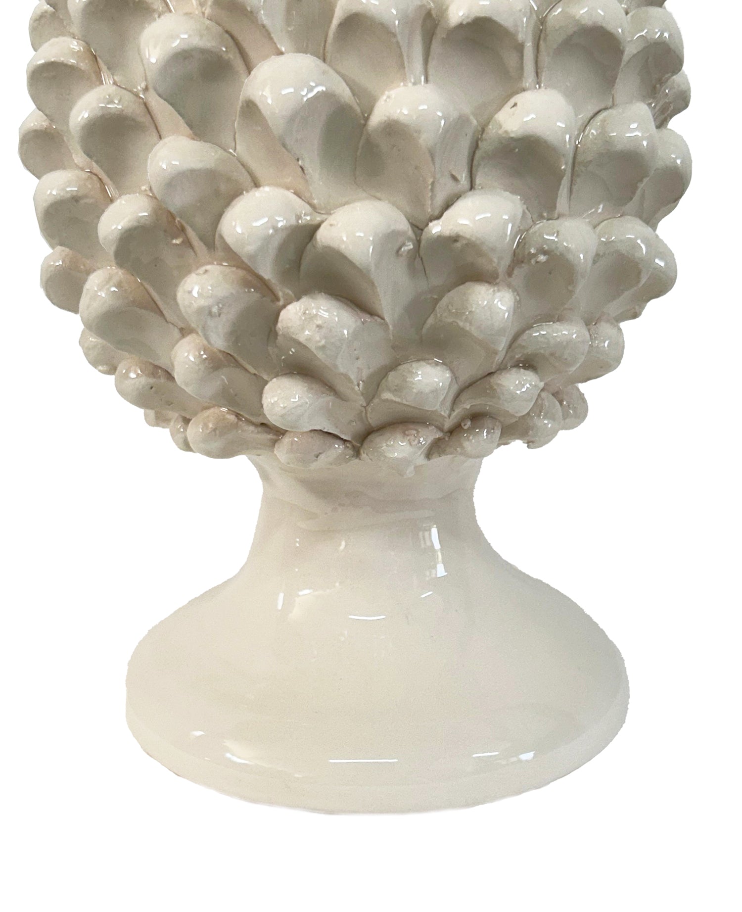 Pigna decorativa in ceramica di Caltagirone dipinta e decorata a mano bianca H 25 cm