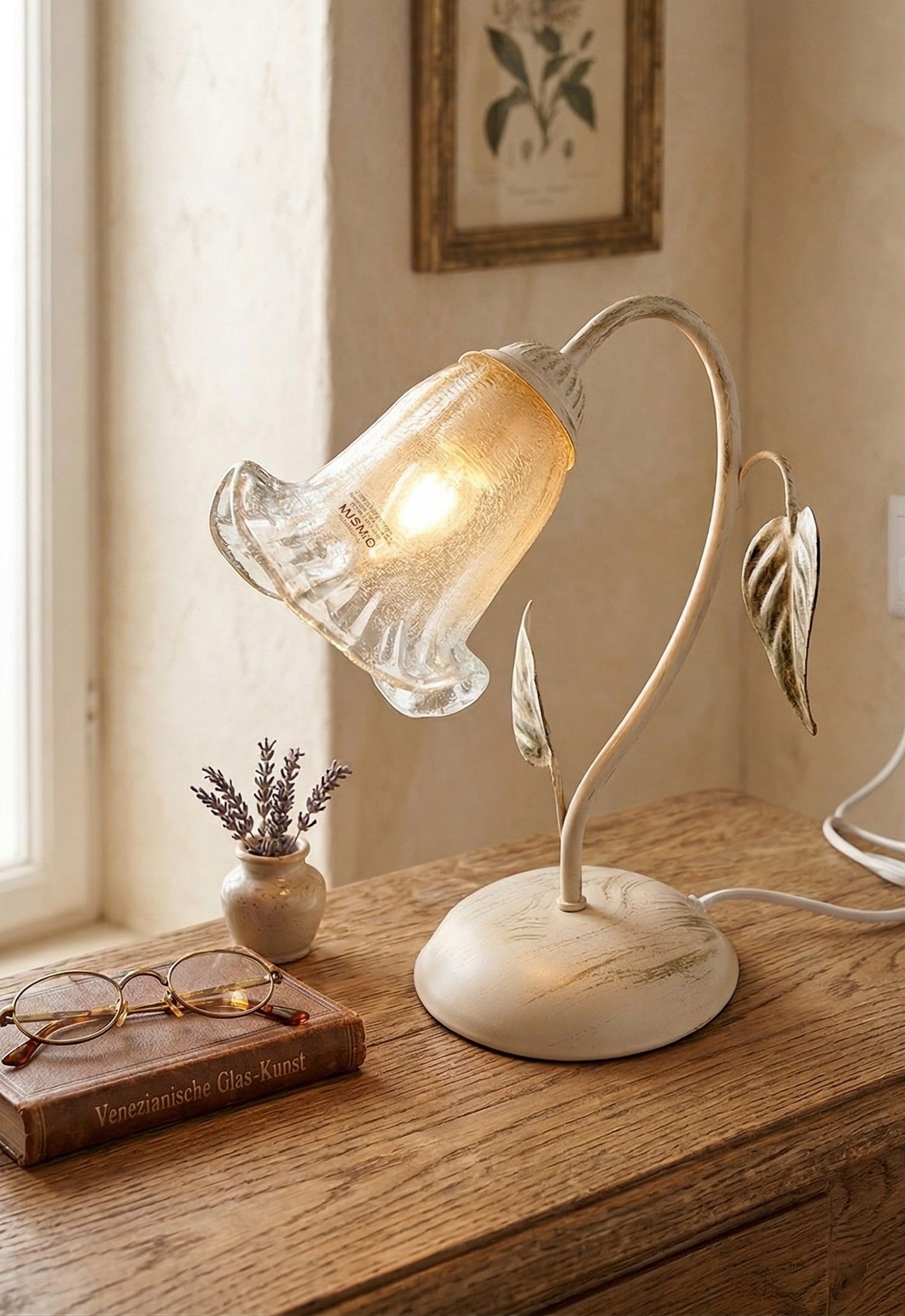 Lumetto comodino a 1 luce in ferro battuto e vetro realizzato e decorato artigianalmente art. steven