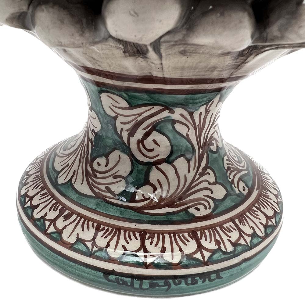 Pigna decorativa in ceramica di Caltagirone dipinta e decorata a mano fumè H 30 cm