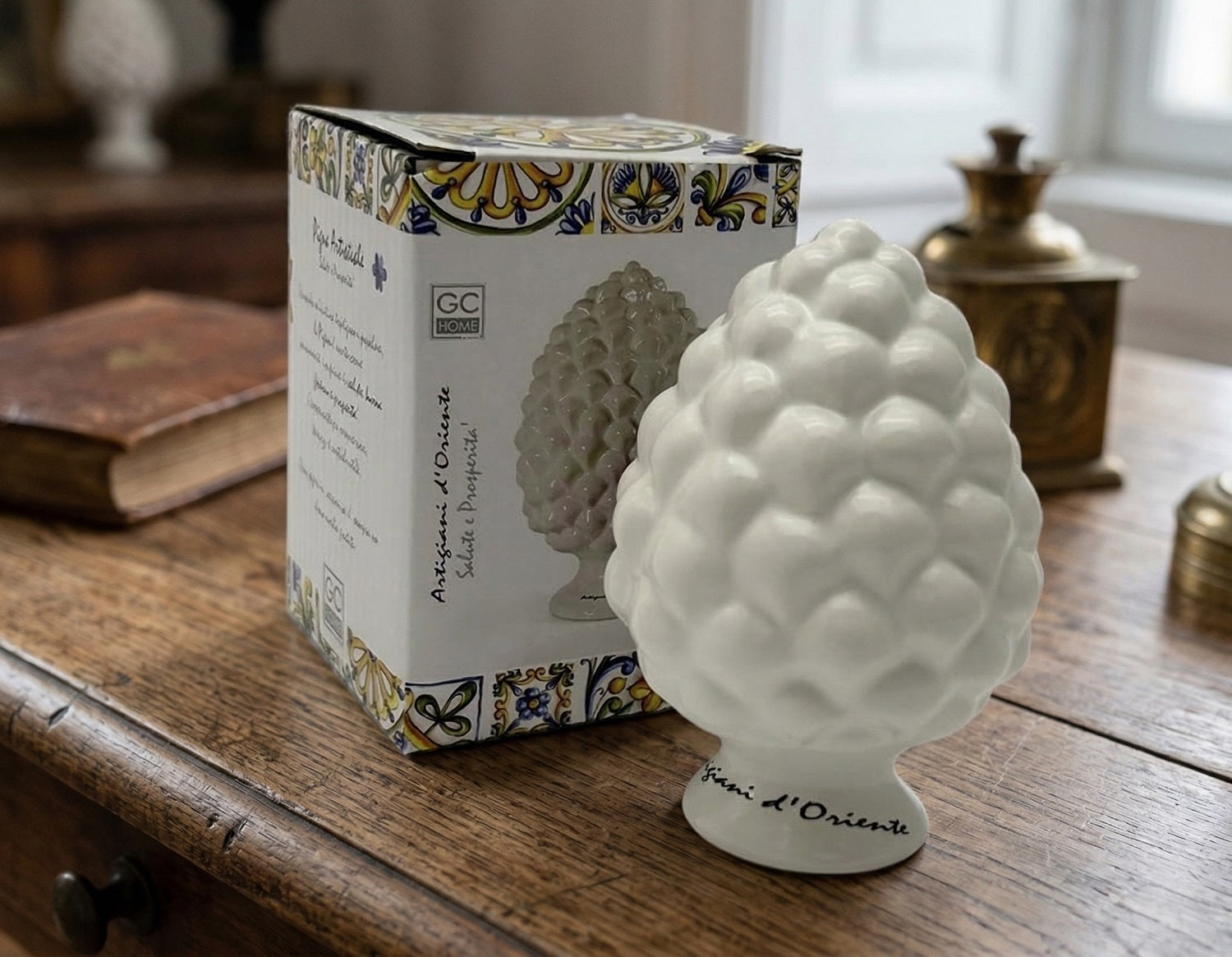 Sicilian pine cone dove gray silver base hand made and decorated resin h19cm VL