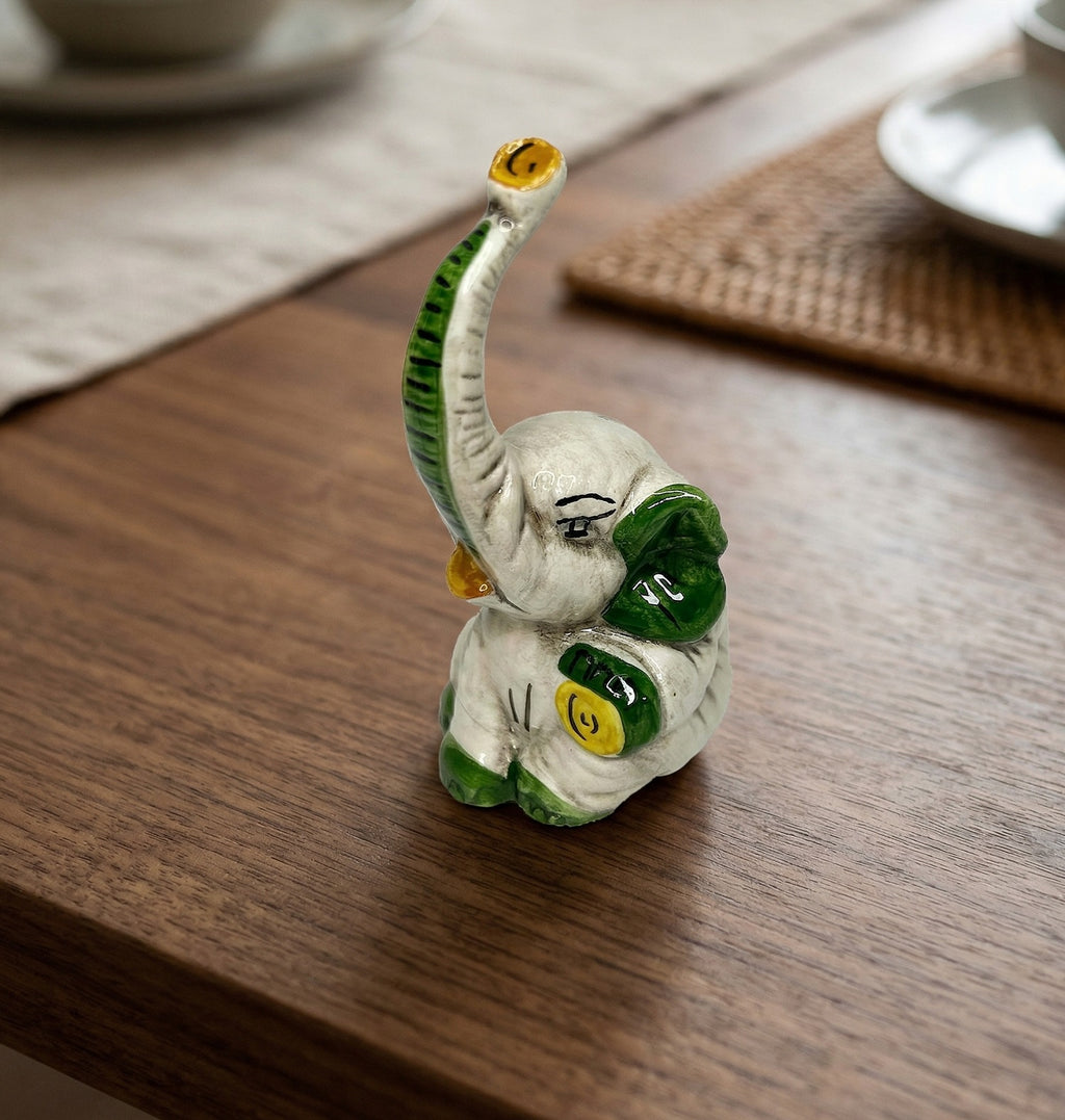 Elefante in ceramica di Caltagione realizzato a mano, animali portafortuna (verde)