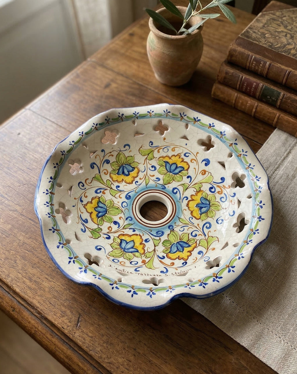 Piatto in ceramica ricambio per lampadario firmato e decorato a mano dai maestri ceramisti di santo stefano di camastra decoro fiori