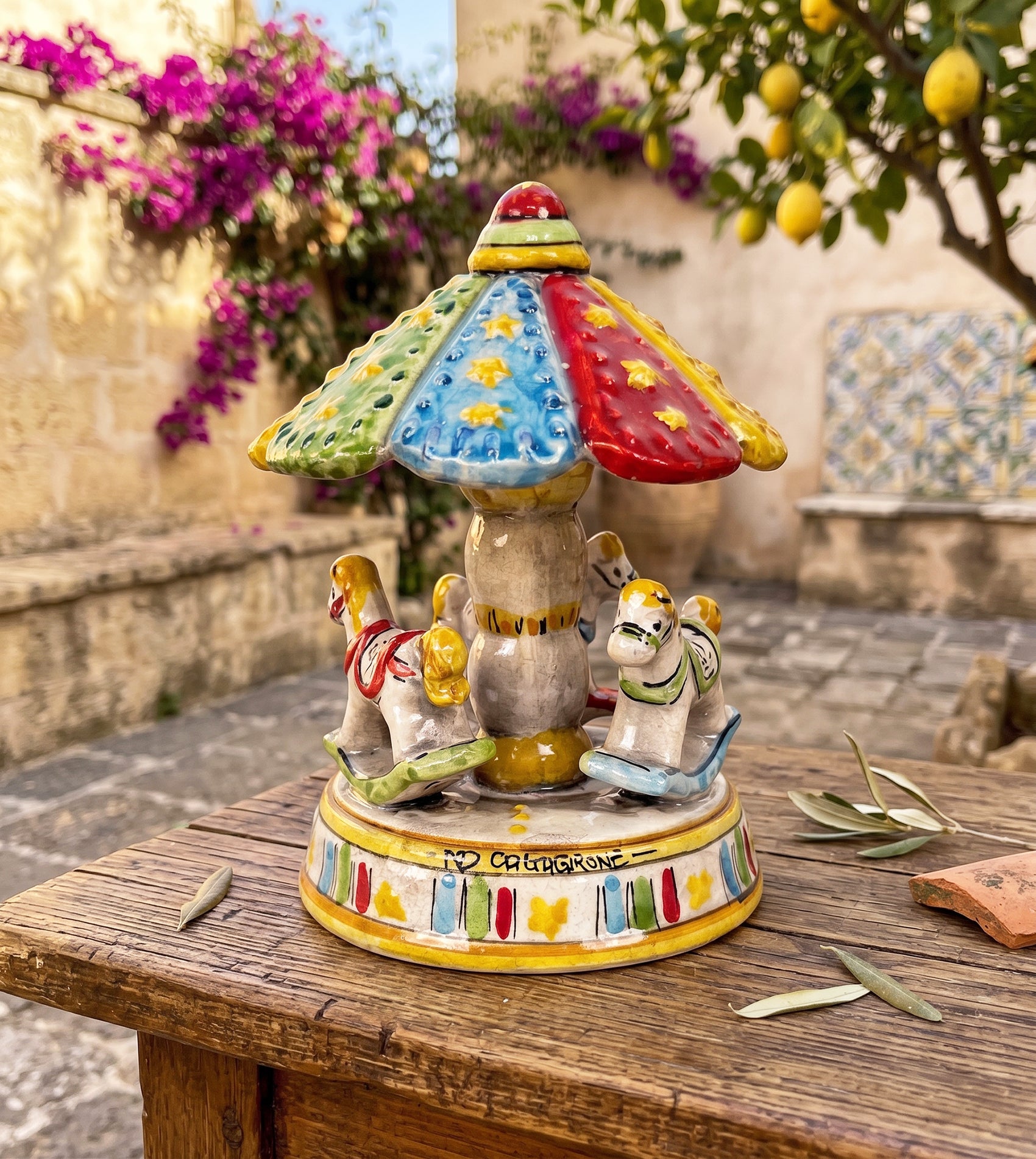 Giostrina in ceramica siciliana di Caltagirone realizzata a mano