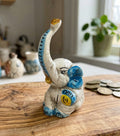 Elefante in ceramica di Caltagione realizzato a mano, animali portafortuna (azzurro)
