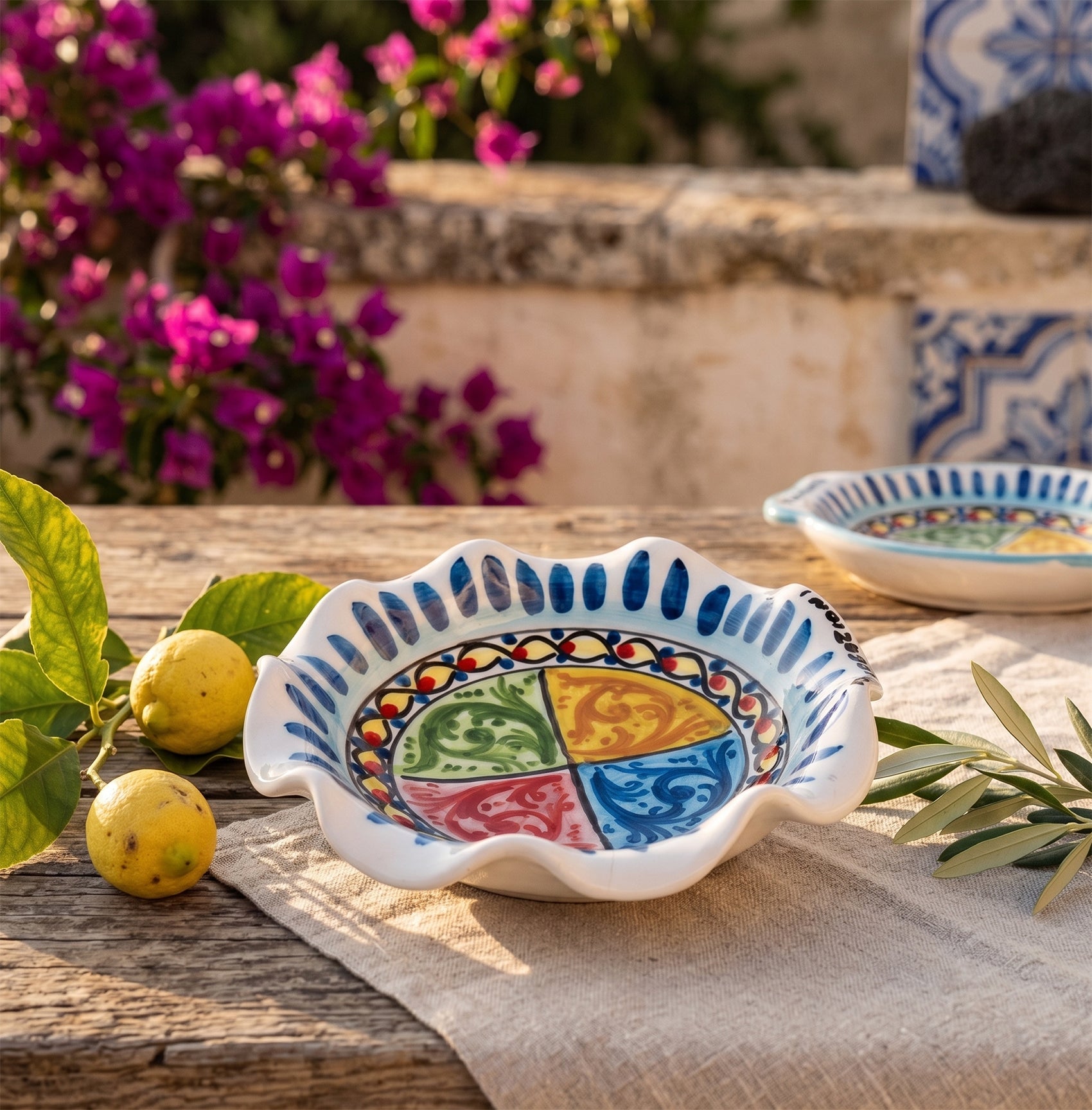 Ciotola in ceramica siciliana di Caltagirone decorata a mano art 24