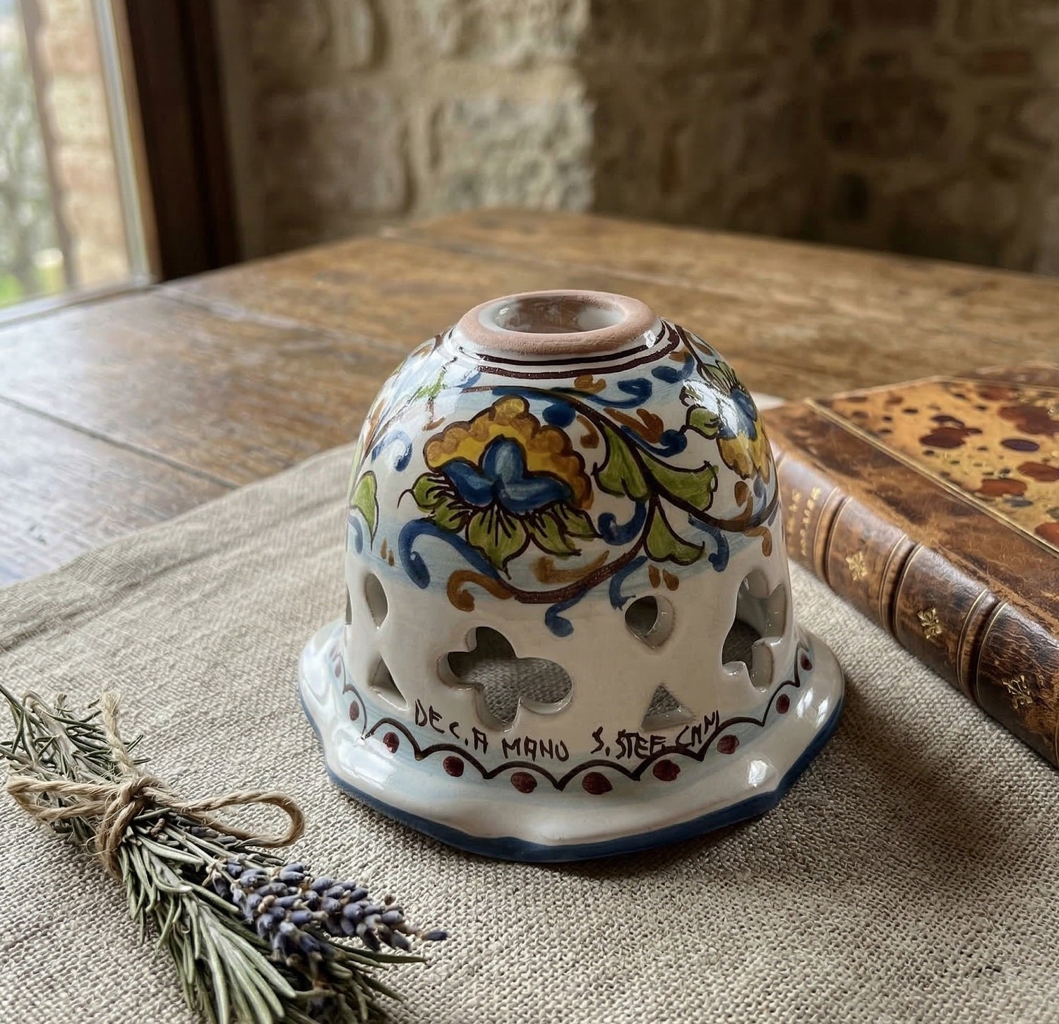 Coppa in ceramica per lampadario applique plafoniera decorata realizzata e firmato a mano art. fiori