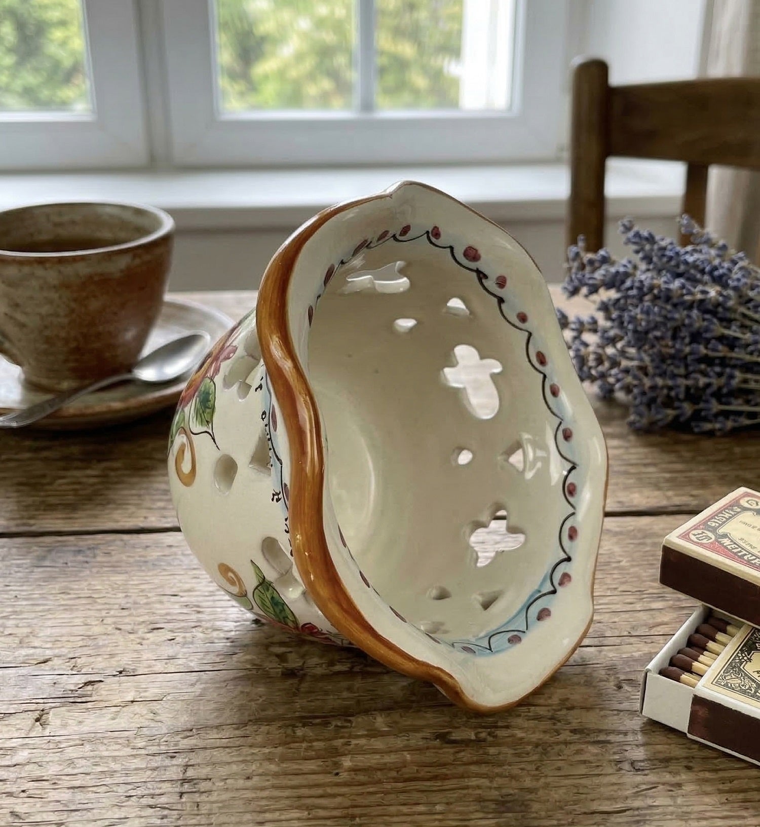 Coppa in ceramica per lampadario applique plafoniera decorata realizzata e firmato a mano art. melograno