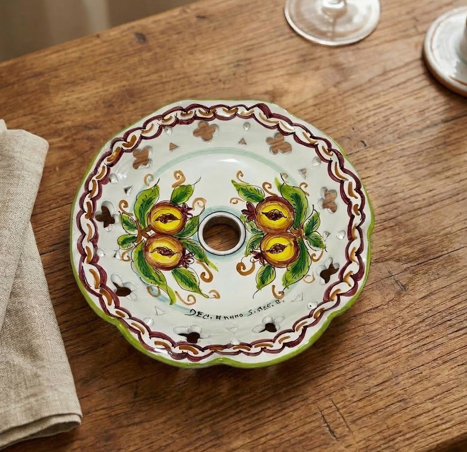 Piatto in ceramica per lampadario decorato realizzato e firmato a mano sospensione art. melograno