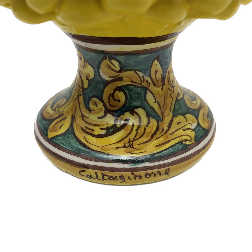 Pigna decorativa in ceramica di Caltagirone dipinta e decorata a mano giallo H 25 cm