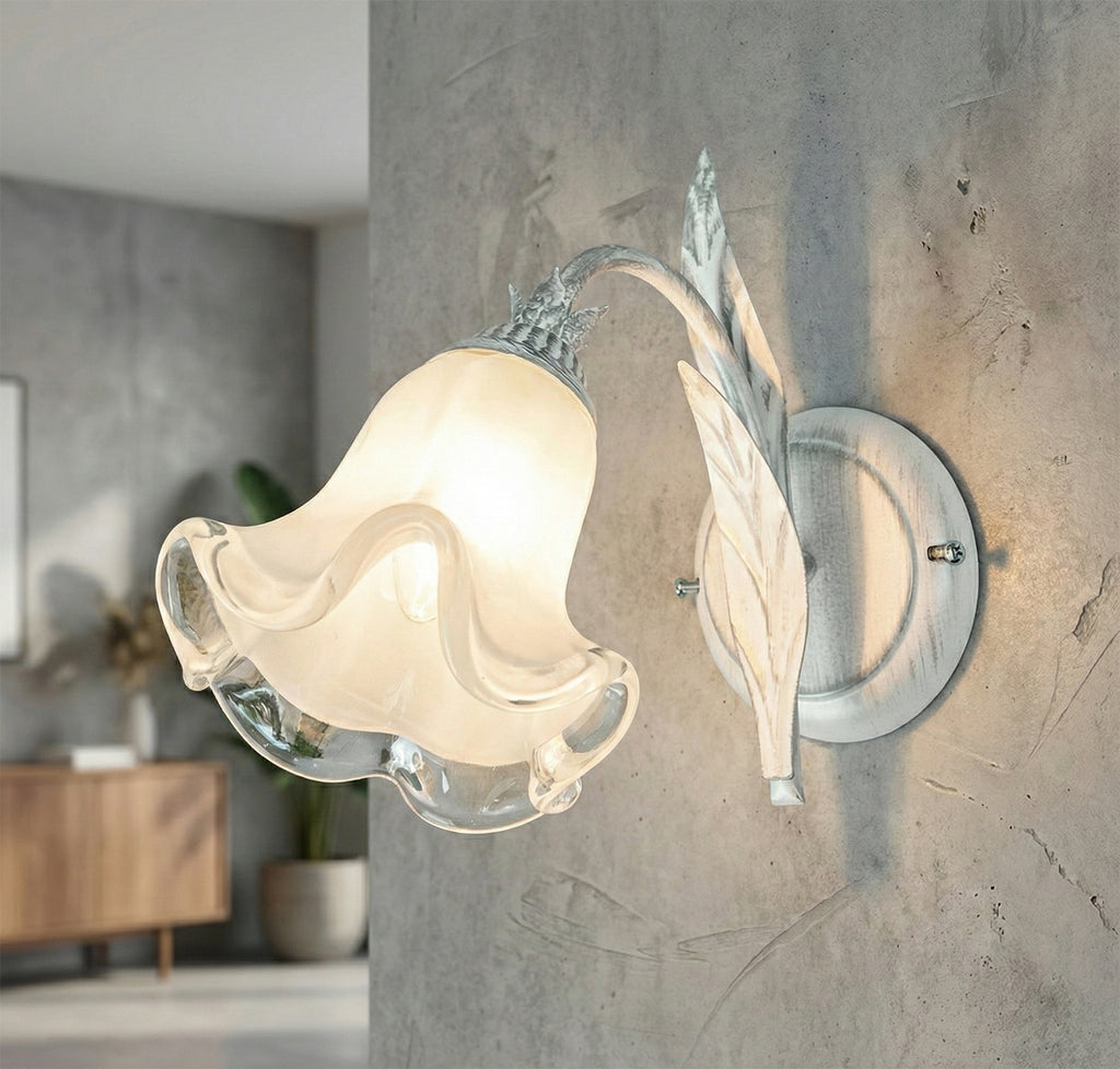 Applique da parete moderno a 1 luce in ferro battuto e vetro realizzato artigianalmente coll. venere
