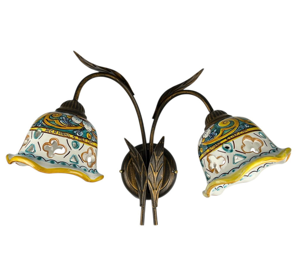 Applique da parete a 2 luci in ferro battuto e ceramica siciliana realizzato e decorato artigianalmente a mano art. gomes