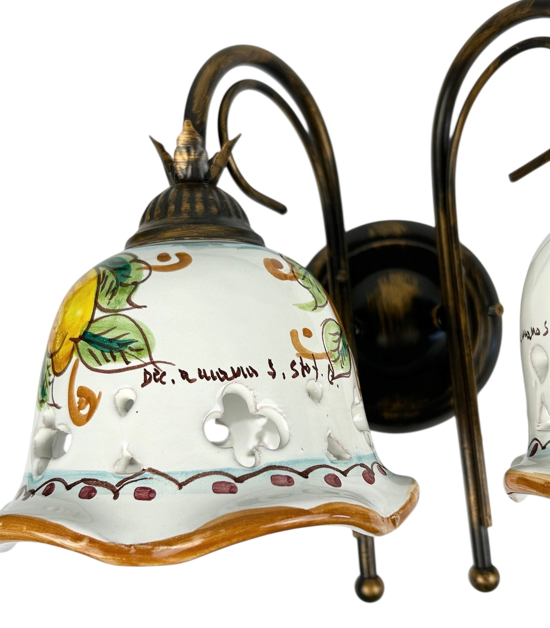 Applique da parete a 2 luci in ferro battuto e ceramica siciliana realizzato e decorato artigianalmente a mano art. limoni