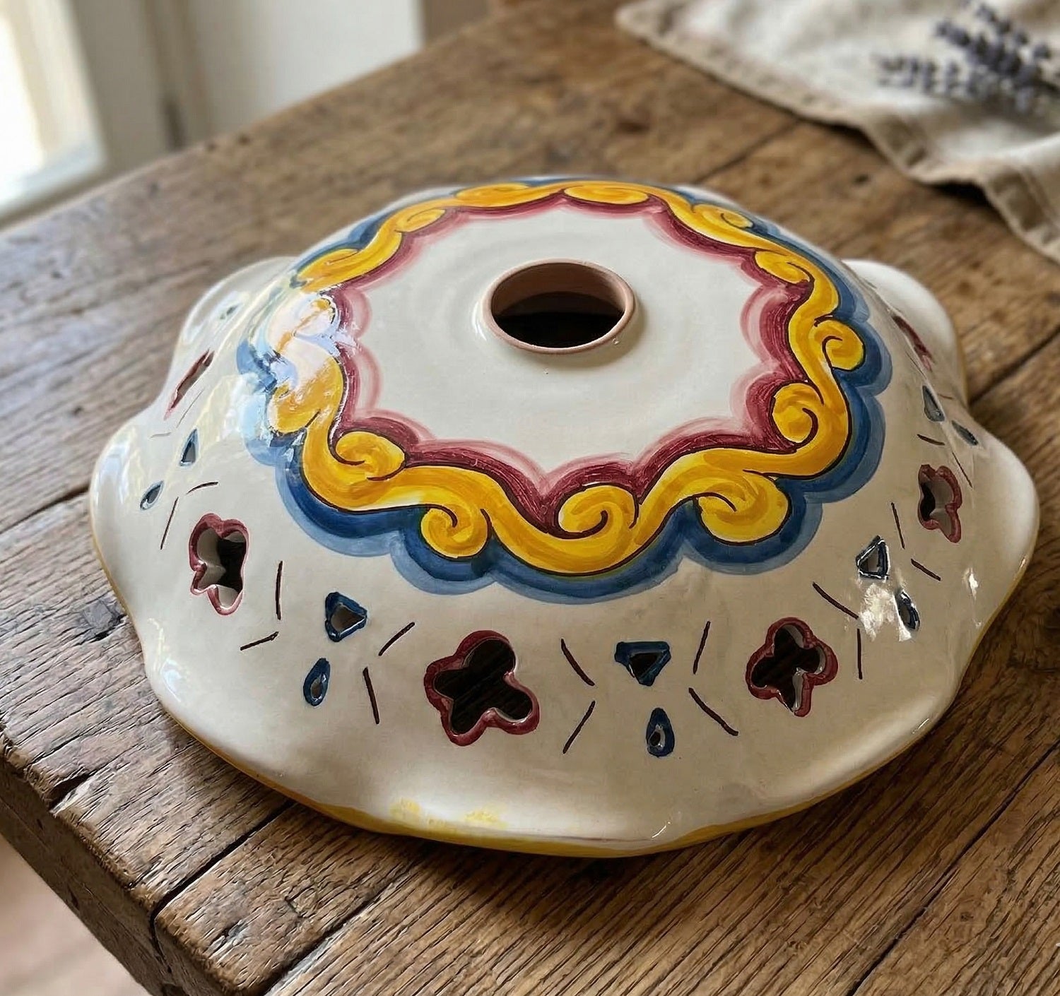 Piatto in ceramica per lampadario decorato realizzato e firmato a mano sospensione art. candida