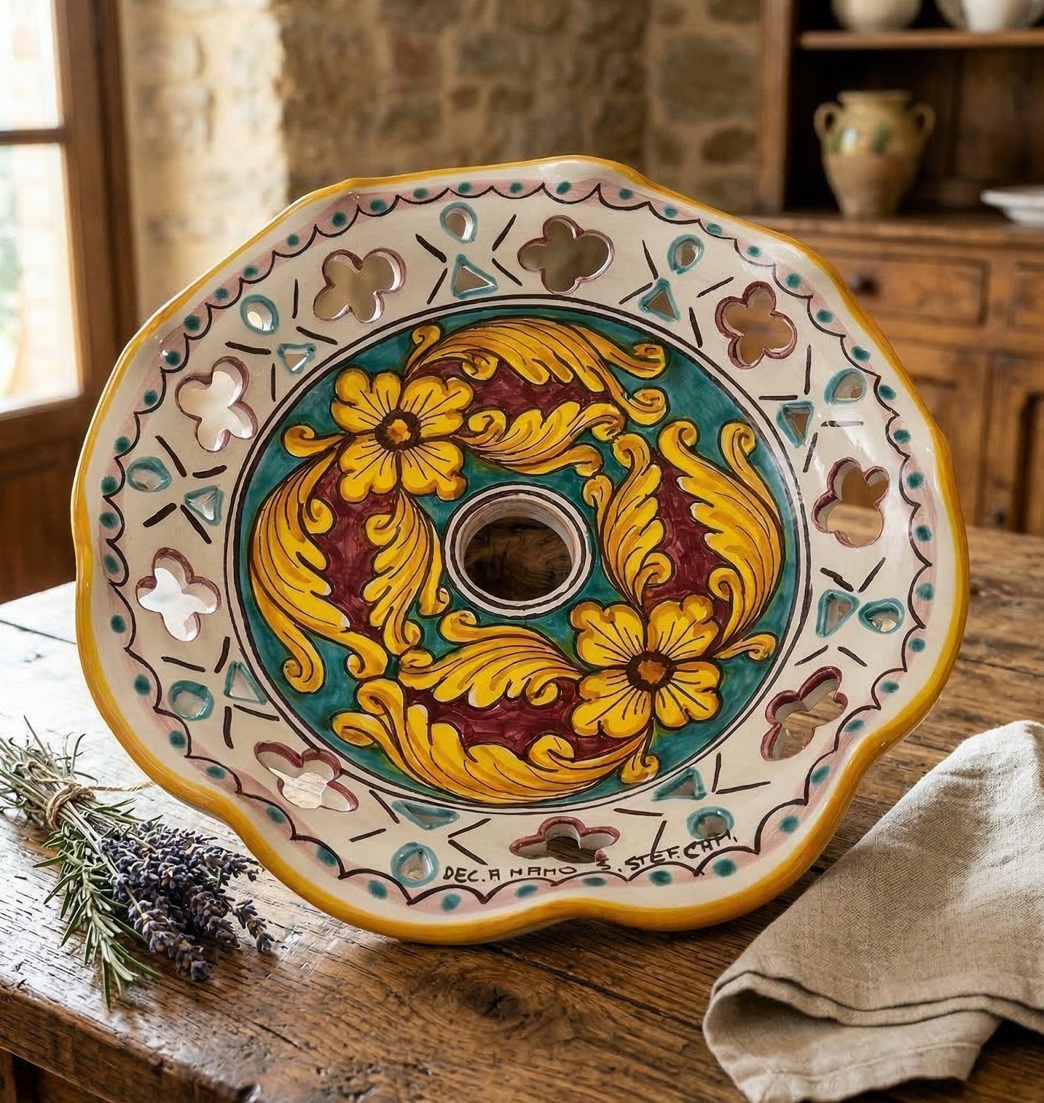 Piatto in ceramica per lampadario decorato realizzato e firmato a mano sospensione art. giulia