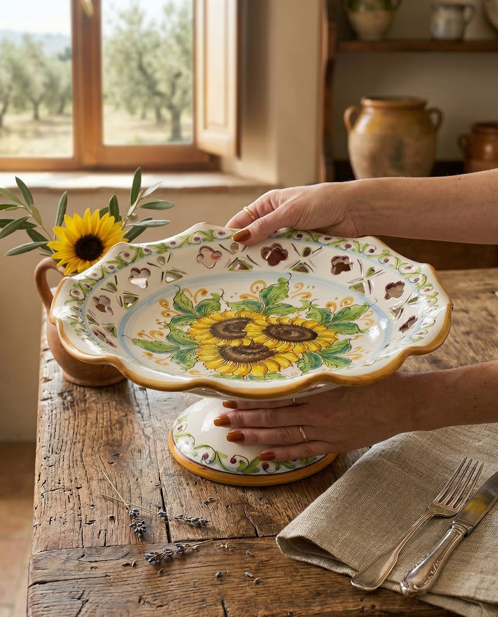 Centrotavola alzata grande in ceramica decorata a mano da ceramisti siciliani girasole art 3