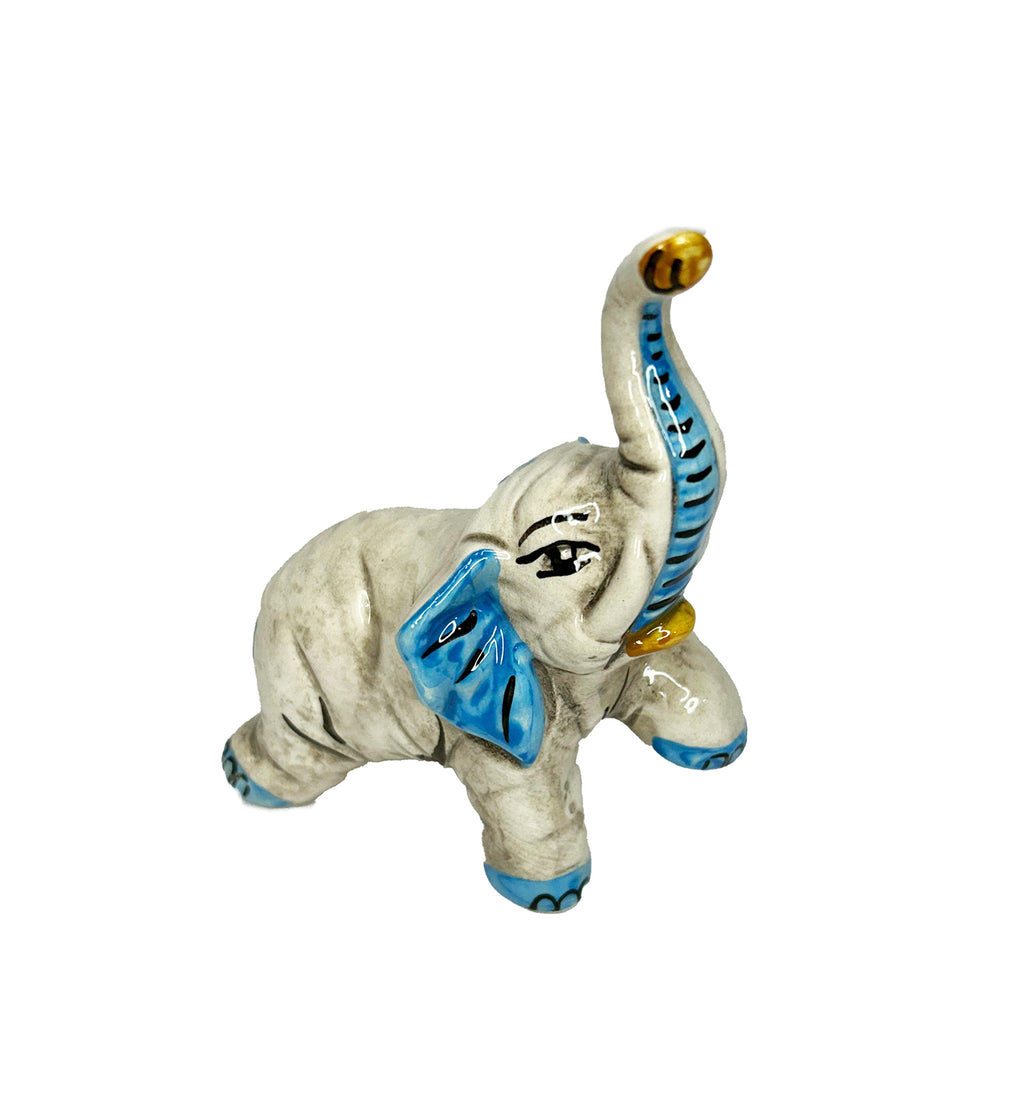 Elefante in ceramica di Caltagione realizzato a mano, animali portafortuna art. piede su  azzurro