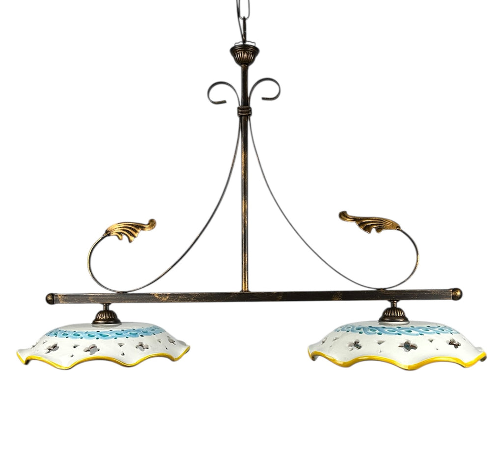 Lampadario a bilanciere 2 luci in ferro battuto e ceramica realizzato e decorato artigianalmente soggiorno cucina art. gomes