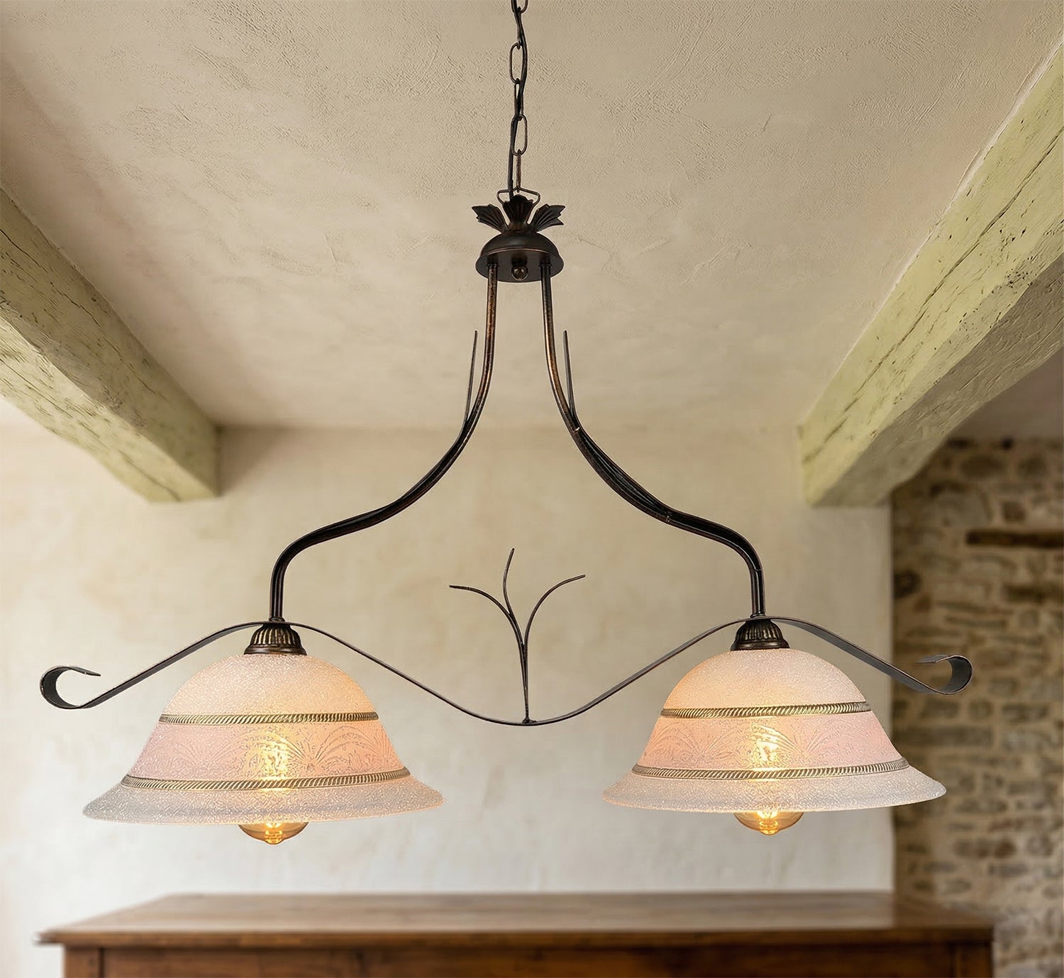 Lampadario a bilanciere 2 luci in ferro battuto e vetro realizzato e decorato artigianalmente soggiorno cucina art. corona rosa