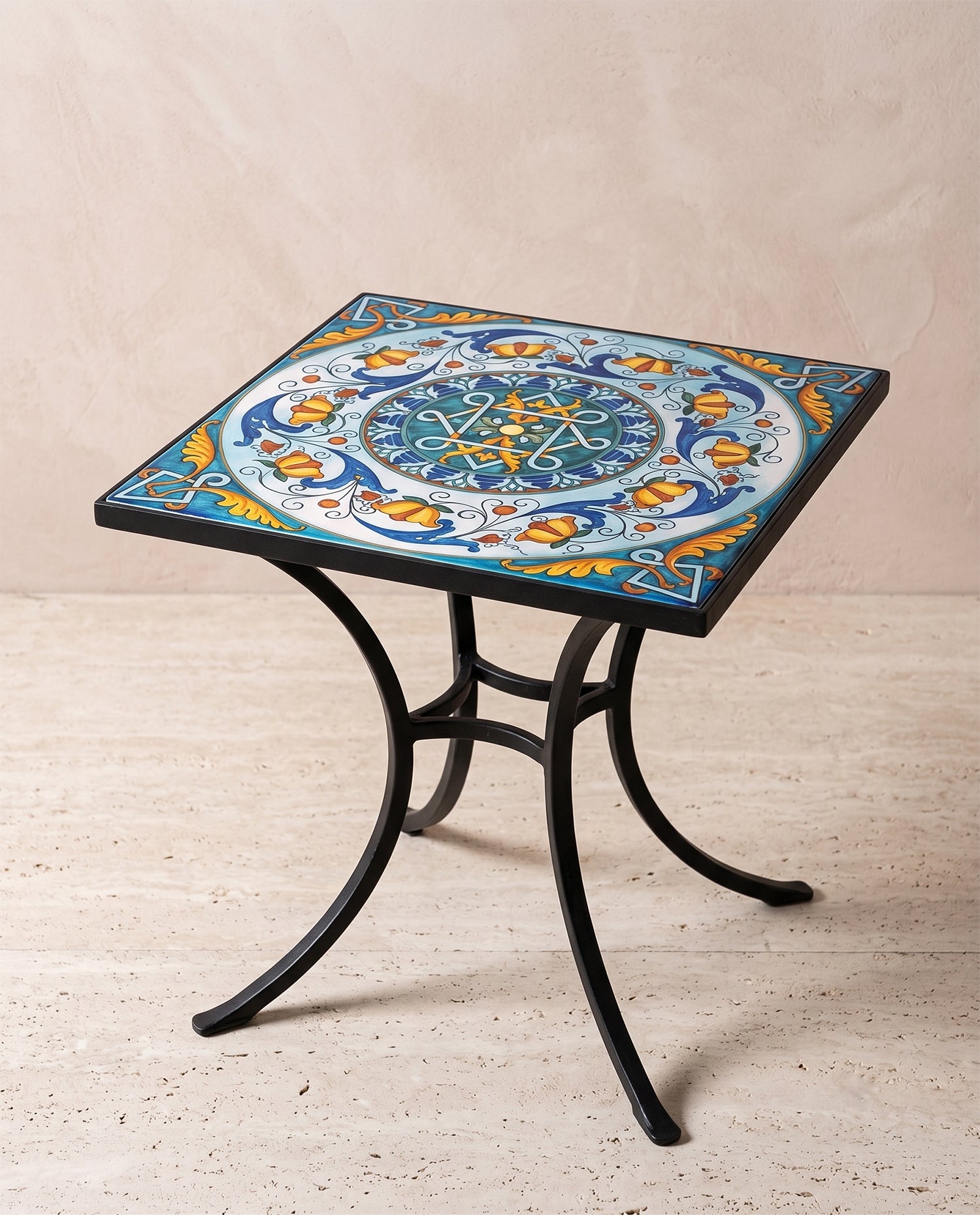Tavolo in pietra lavica decorato a mano quadrato art. cefalù