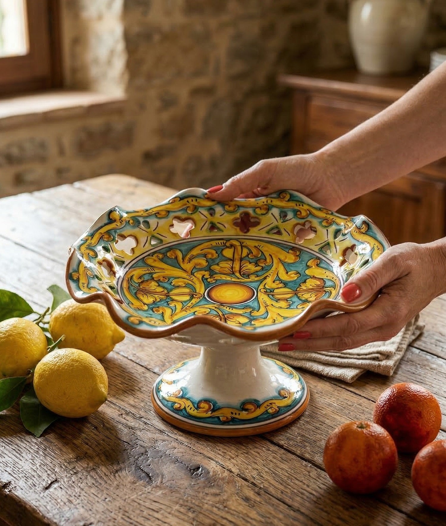 Centrotavola alzata media in ceramica decorata a mano da ceramisti siciliani gianluca art 4