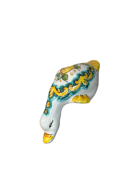 Papera in ceramica siciliana di santo stefano di camastra realizzata e decorata totalmente a mano limoni