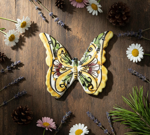 Farfalla in ceramica siciliana di caltagirone realizzata e decorata a mano art. 04