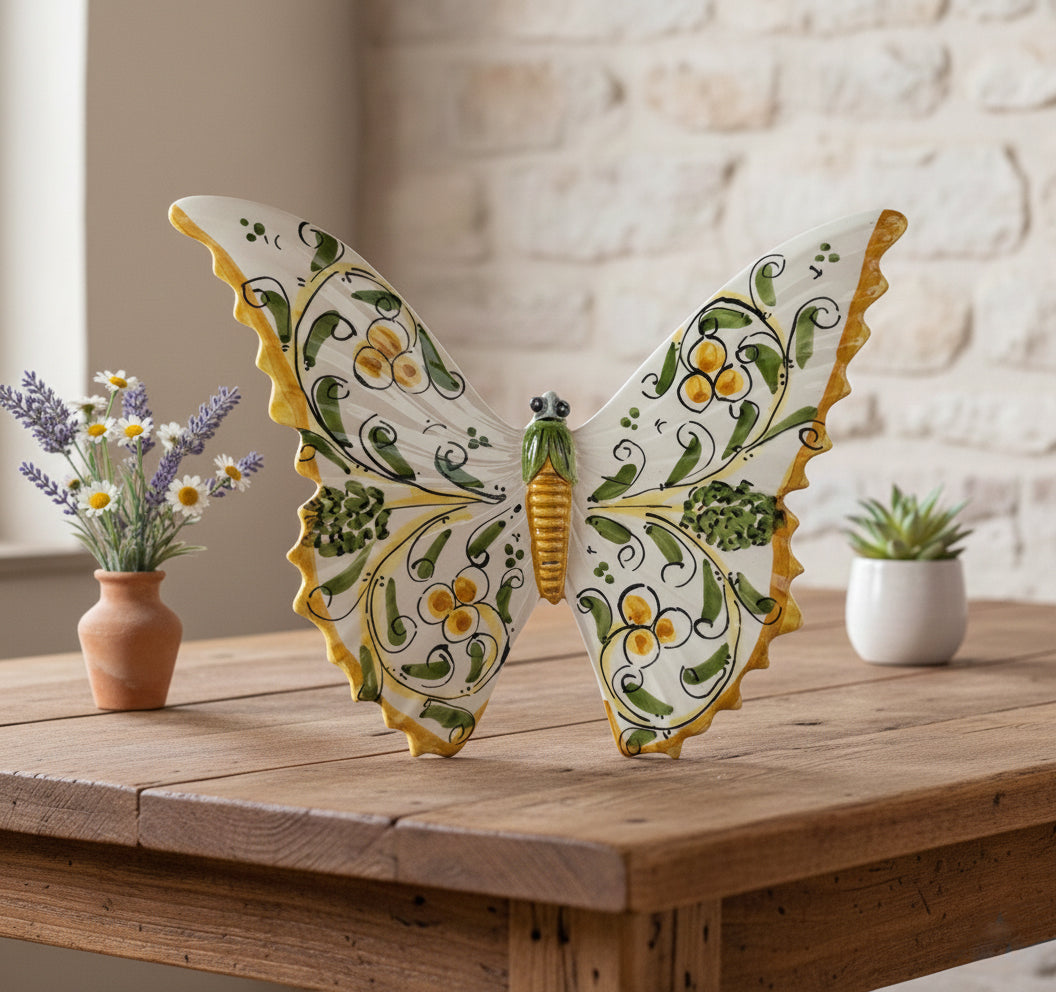 Farfalla in ceramica siciliana di caltagirone realizzata e decorata a mano art. 02