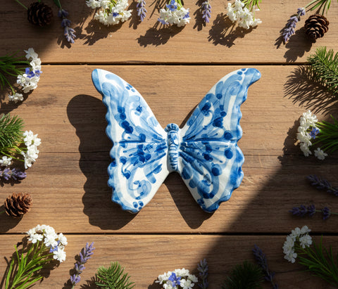 Farfalla in ceramica siciliana di caltagirone realizzata e decorata a mano art. 07