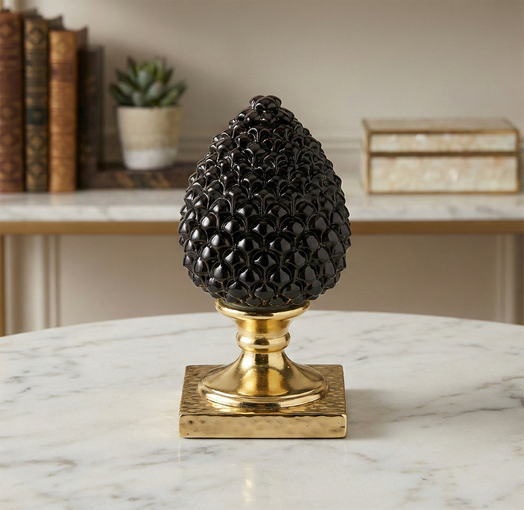 Pigna siciliana nera base oro realizzata e decorata a mano resina h19cm VL