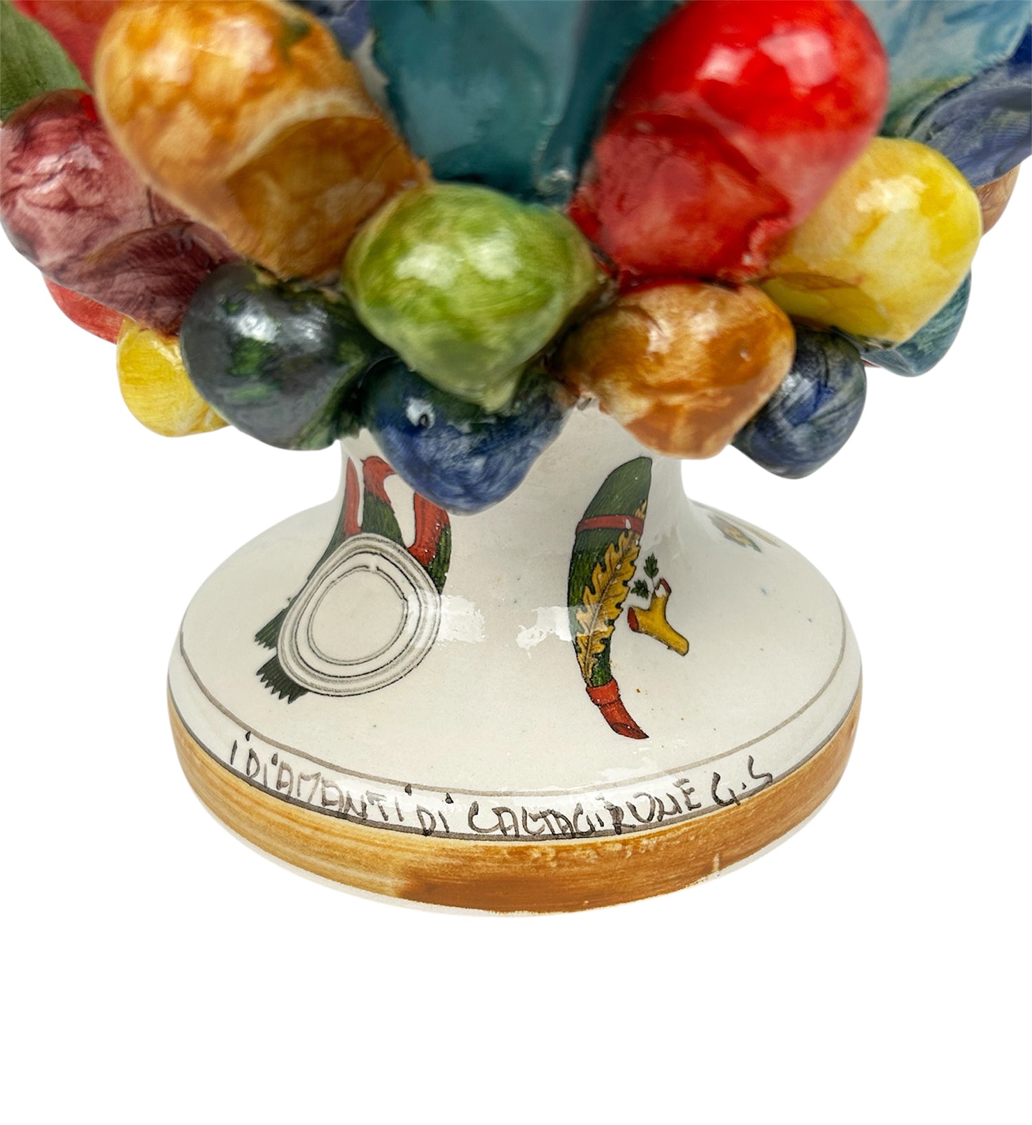 Pigna in ceramica siciliana di Caltagirone dipinta e decorata a mano multicolore carte siciliane H20