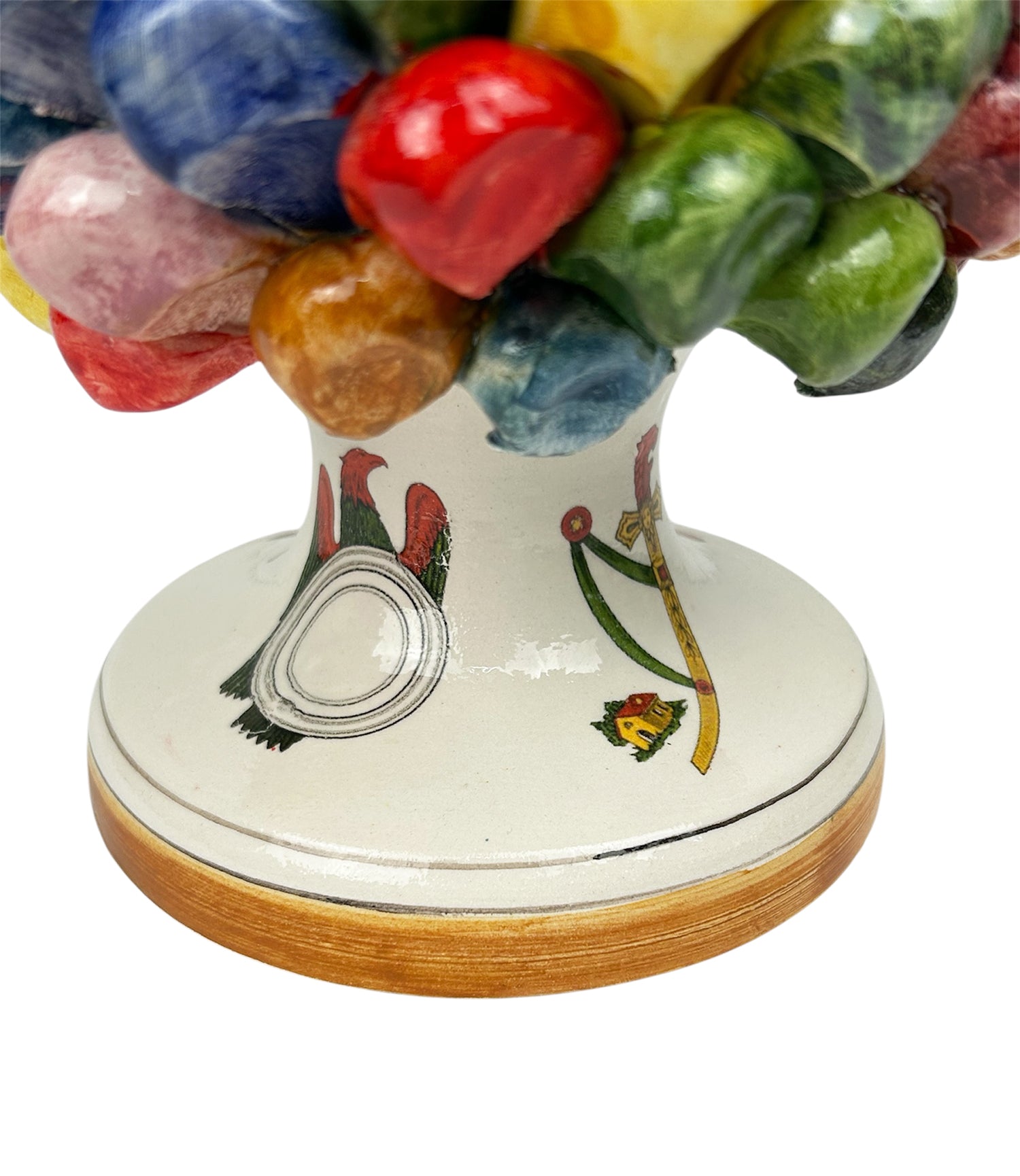 Pigna in ceramica siciliana di Caltagirone dipinta e decorata a mano multicolore carte siciliane H25