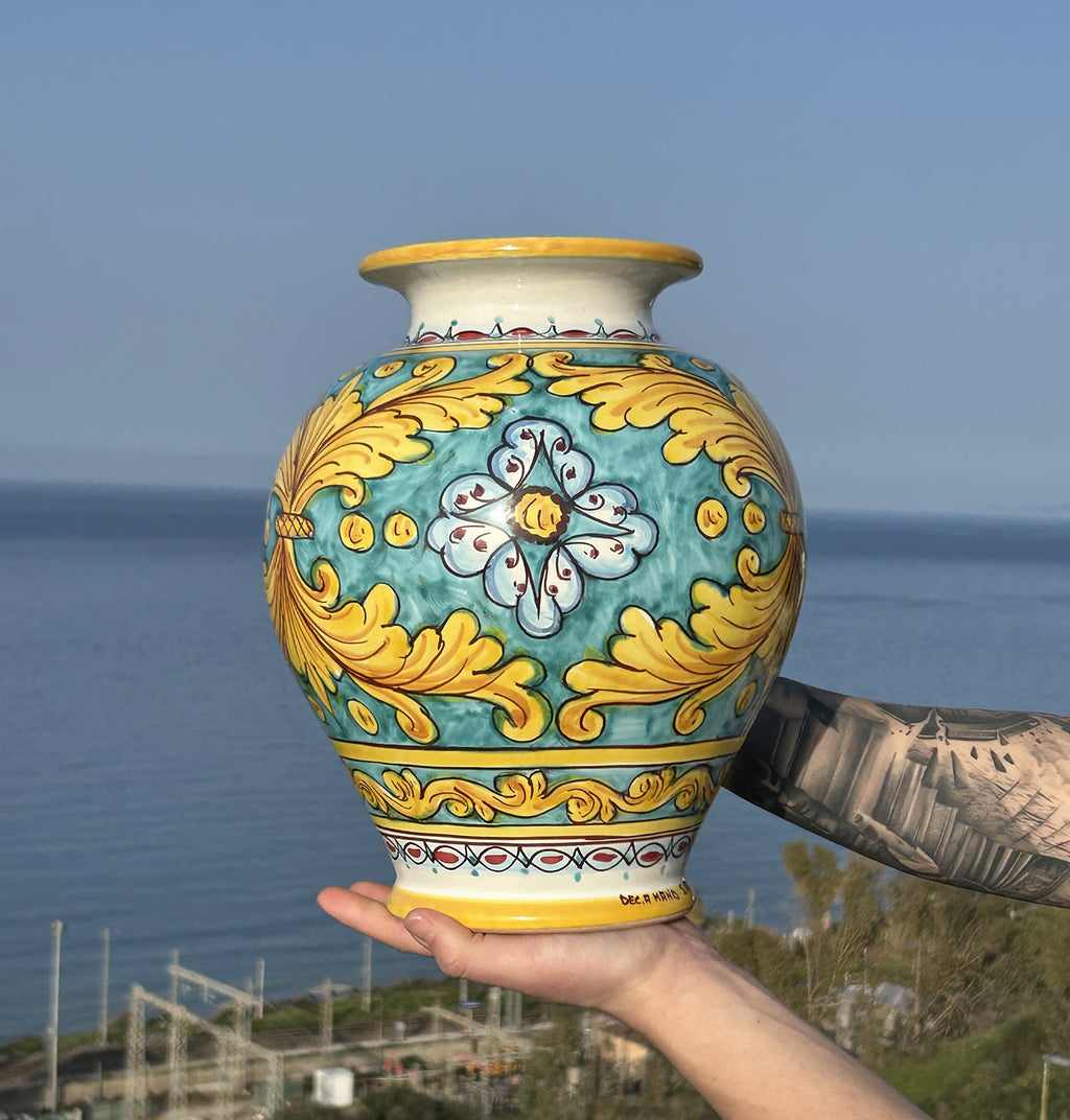 Vaso lavorato in ceramica decorata a mano da ceramisti siciliani gomes art 28