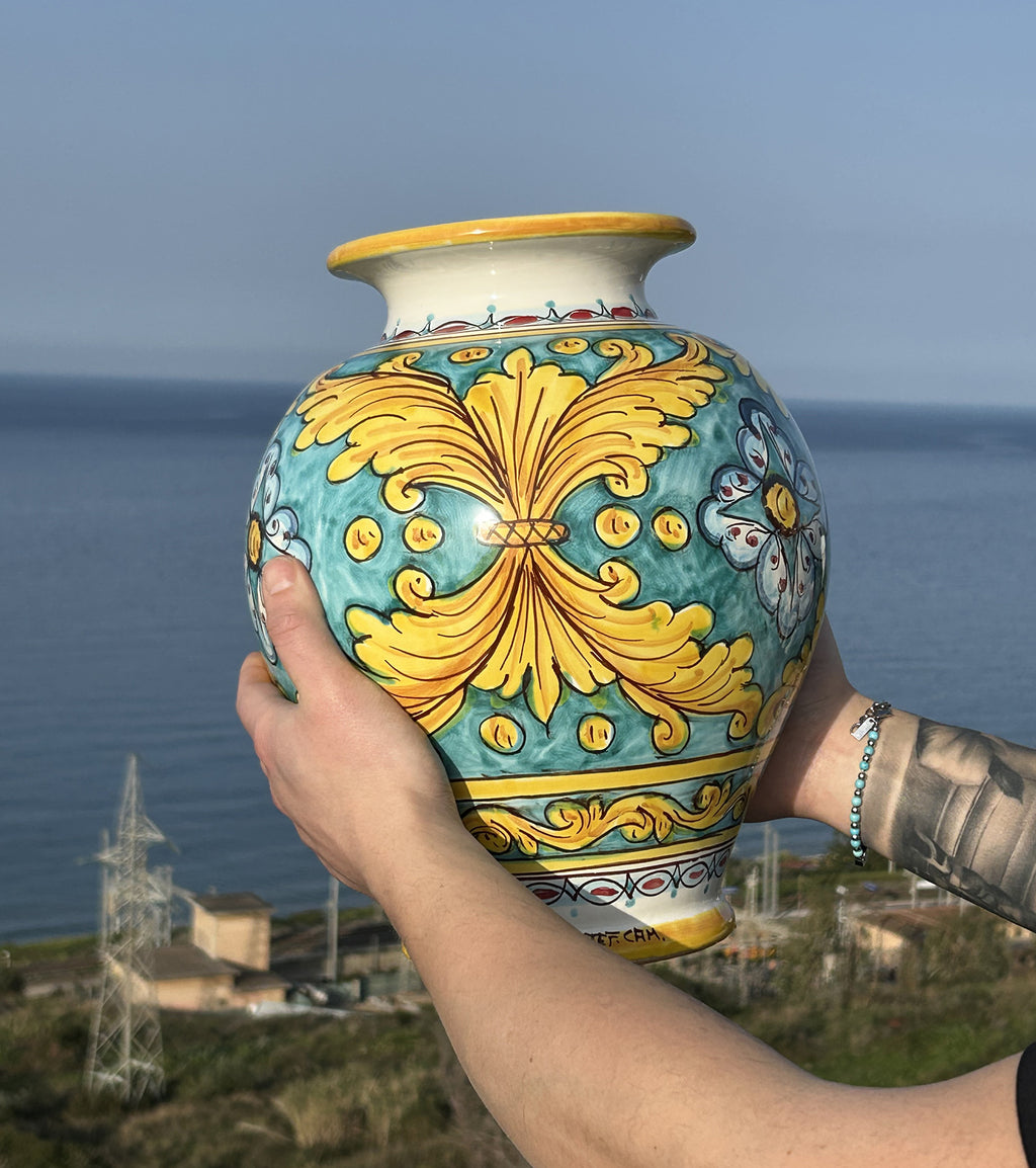 Vaso lavorato in ceramica decorata a mano da ceramisti siciliani gomes art 28