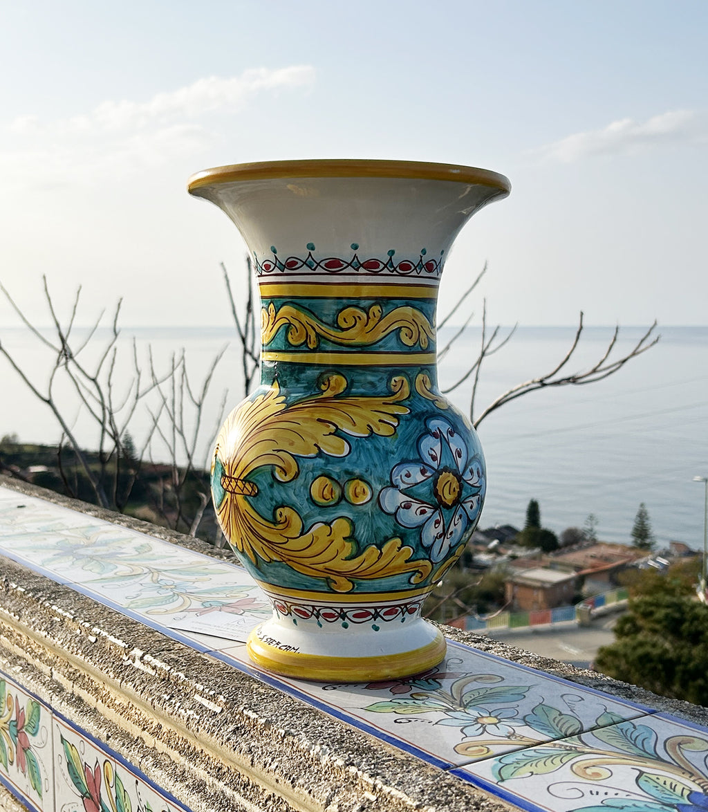 Vaso lavorato in ceramica decorata a mano da ceramisti siciliani gomes art 29