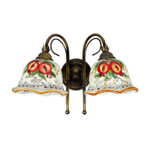 Applique da parete a 2 luci in ferro battuto e ceramica siciliana realizzato e decorato artigianalmente a mano art. melograno