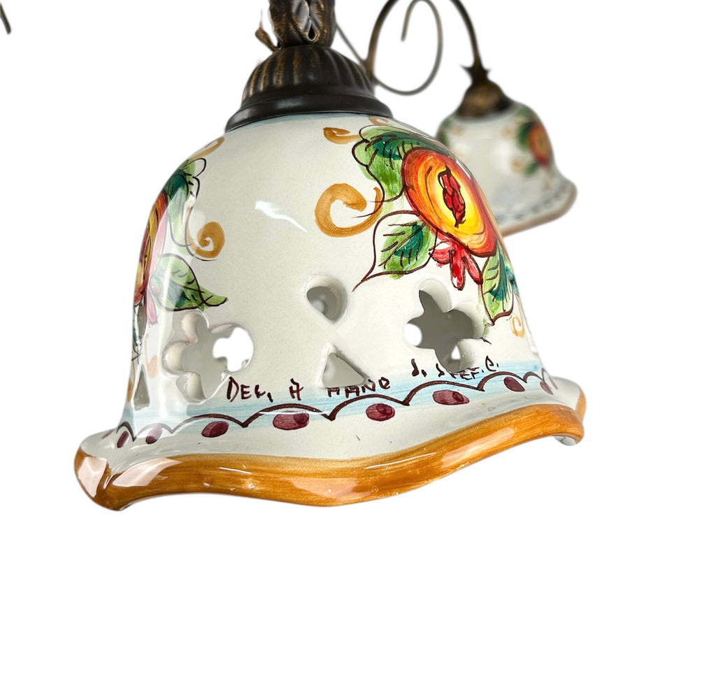 Lampadario a 3 luci in ferro battuto e ceramica siciliana realizzato e decorato artigianalmente coll. melograno