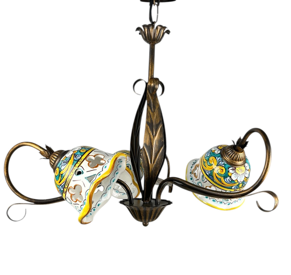 Lampadario a 3 luci in ferro battuto e ceramica realizzato e decorato artigianalmente coll. gomes