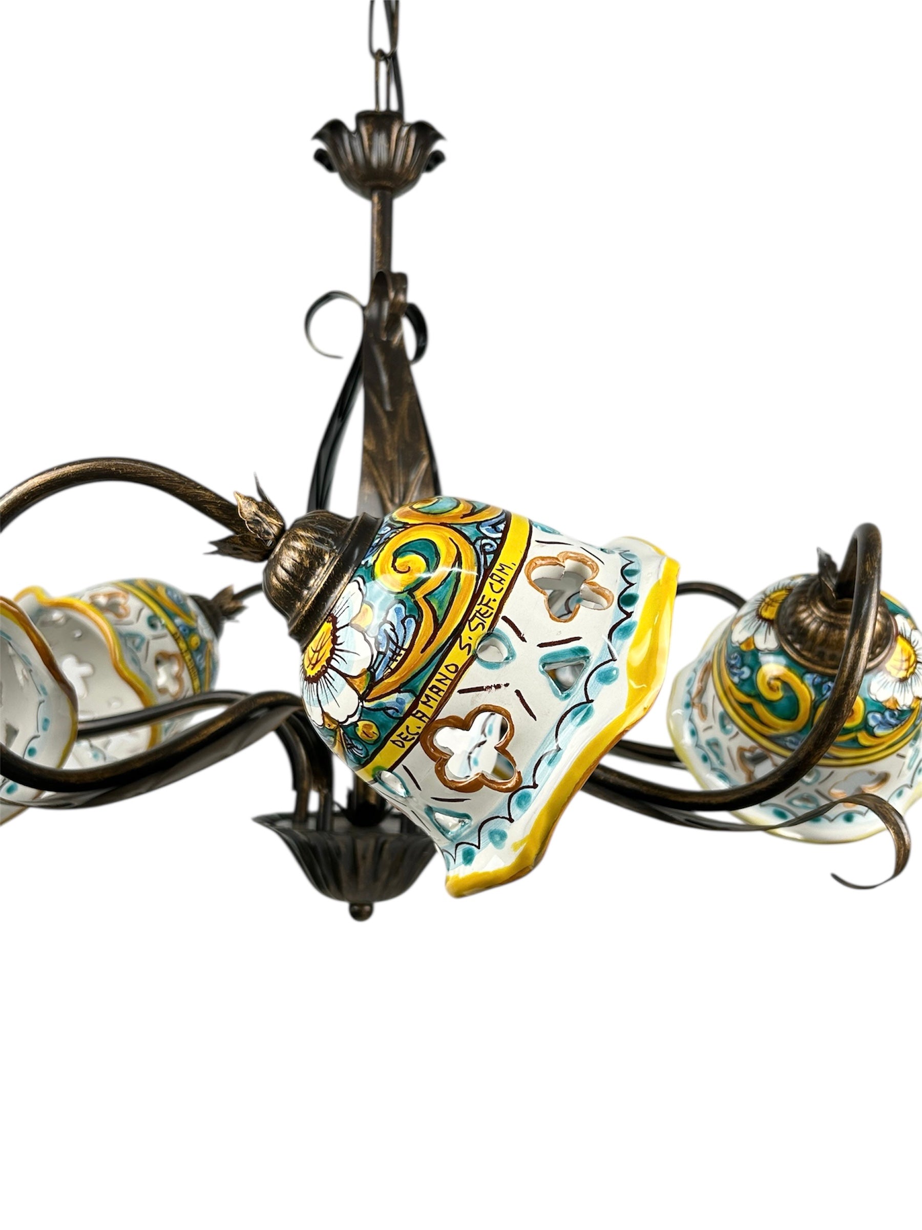 Lampadario a 5 luci in ferro battuto e ceramica realizzato e decorato artigianalmente coll. gomes