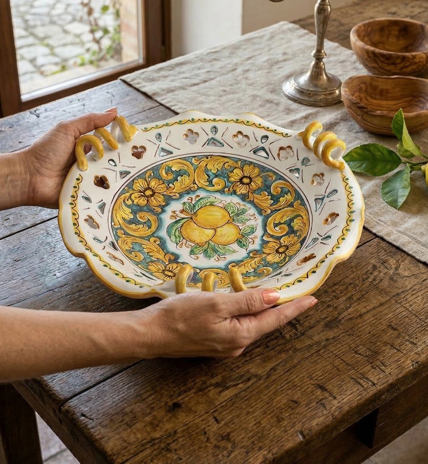 Centrotavola grande in ceramica decorata a mano da ceramisti siciliani limoni art 6